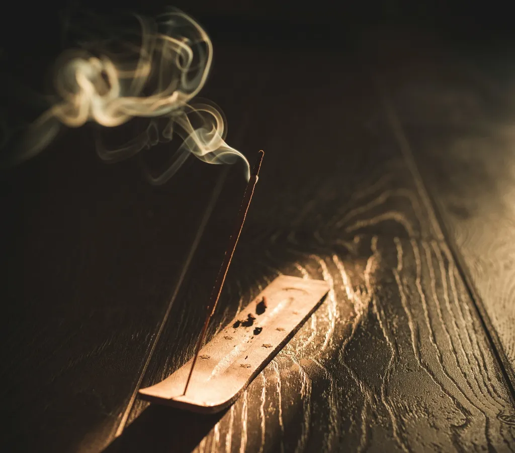 unsplash_C_2Xg3TPiAY_incense sticks.webp